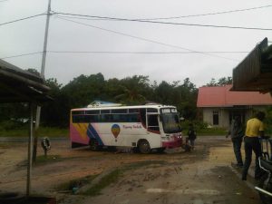 salah satu bus yang melayani rute Samrinda dan Melak Kutai Barat