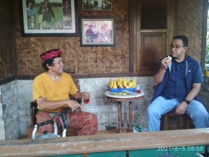 mantan gubernur DKI Jakarta Anies Rasyied Baswedan berkunjung ke hutan kota Sangga buana