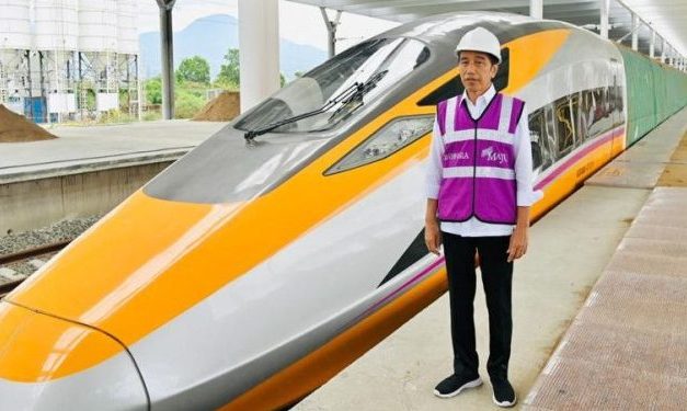 Seandainya Biaya Pembangunan Whoosh untuk Mengangkat Guru Honorer